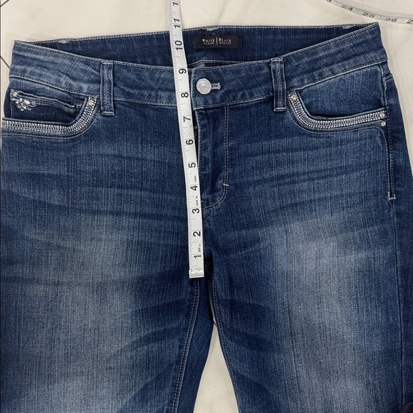 White House Black Market Embellished Boot 
Leg Jeans.  Sz 6 - Picture 6 of 10